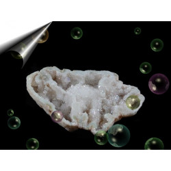 aura-quarz-geode-weiss