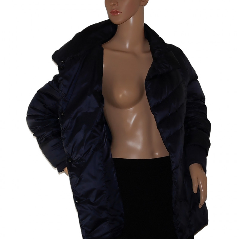 Warme Steppjacke in Blau mit schrägem Verschluss - Größe 40/42 - Hauptansicht