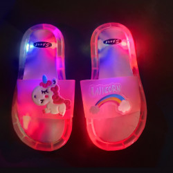 Kinder Badeschuhe LED Rosa – Ansicht mit blinkenden Lichtern