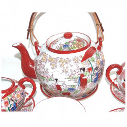 Elegante Teekanne mit Bambusgriff aus japanischem Vintage Porzellan Set im Detail